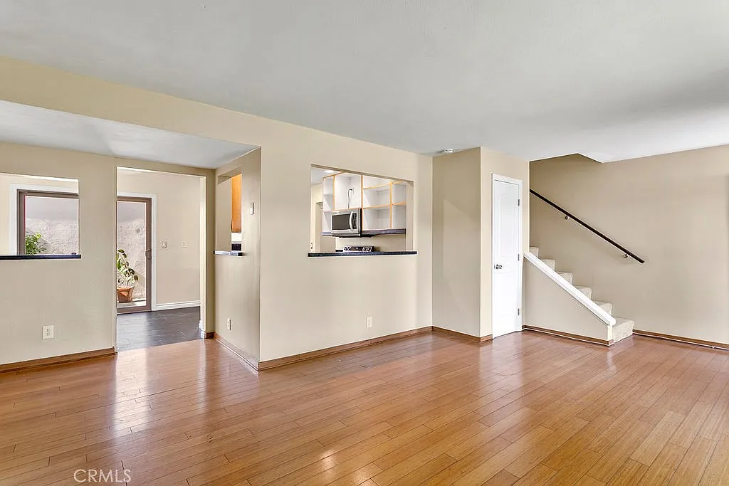 3 bed, 2.5 bath, 1392 sqft, $3,550 — Photo 3