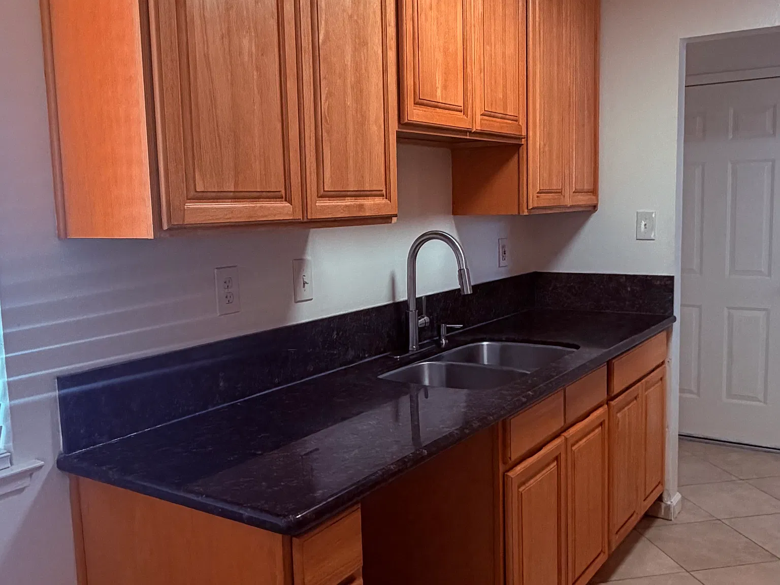 2 bed, 850 sqft, $1,784 — Photo 4