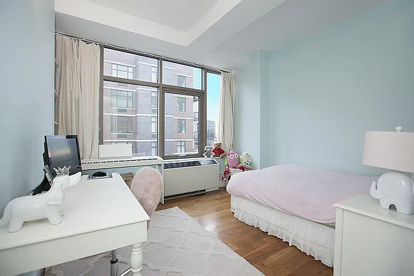 Sold by Modern Spaces | media 6