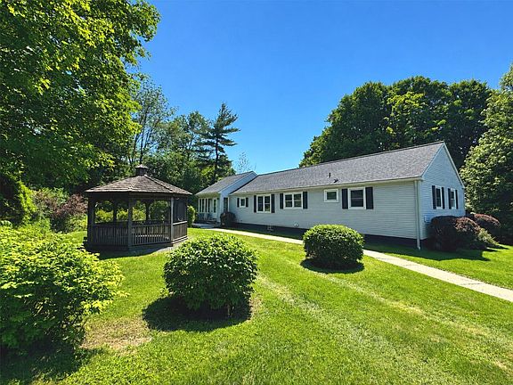 2nd image of 240 Jericho Road