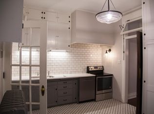 18 W 8th St, Holland, MI 49423