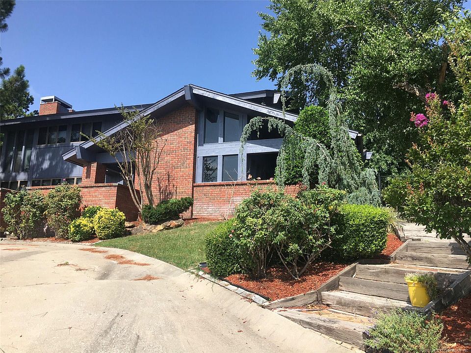 1st image of 301 Lake Dr