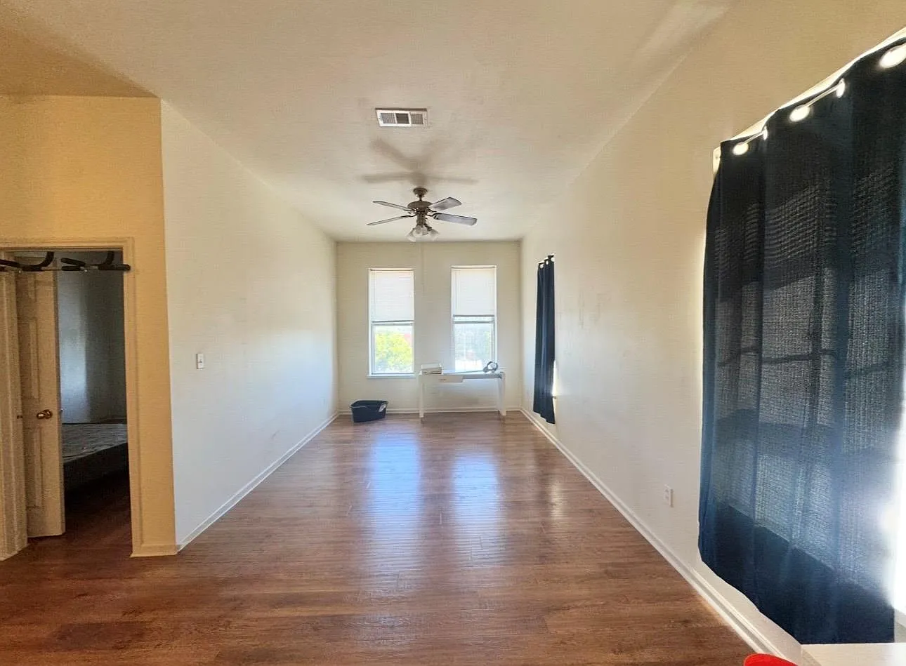 1 bed, 1.0 bath, 753 sqft, $1,300 — Photo 2