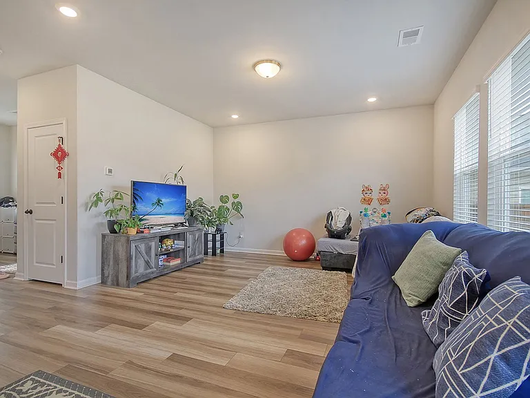 705 McRoy St — Photo 11