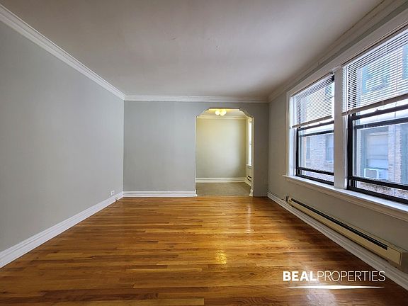 2nd image of 425 W Roscoe St #425102