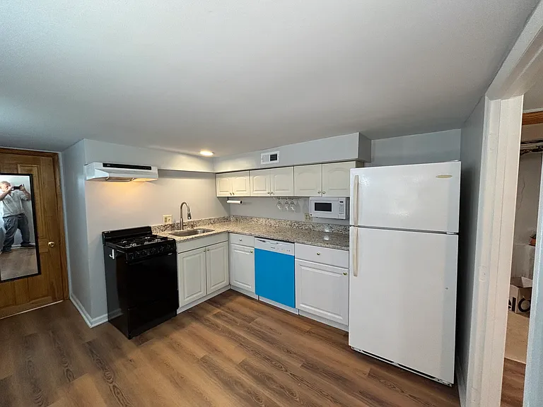 1918 N California Ave #1918G — Photo 6