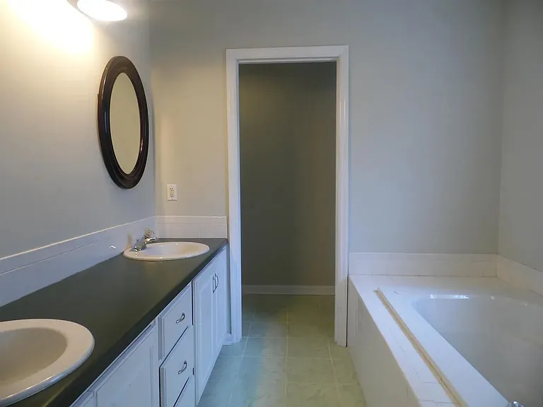 147 Royal Dr — Photo 13