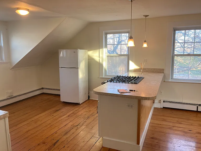 28 1/2 Grove St #3 — Photo 6