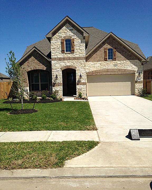 The Lakeside Collection, "Mackenzie" floor plan by Lennar Homes features a great room with fireplace