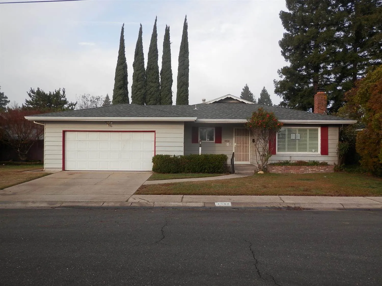 1254 Maple Ave photo 1