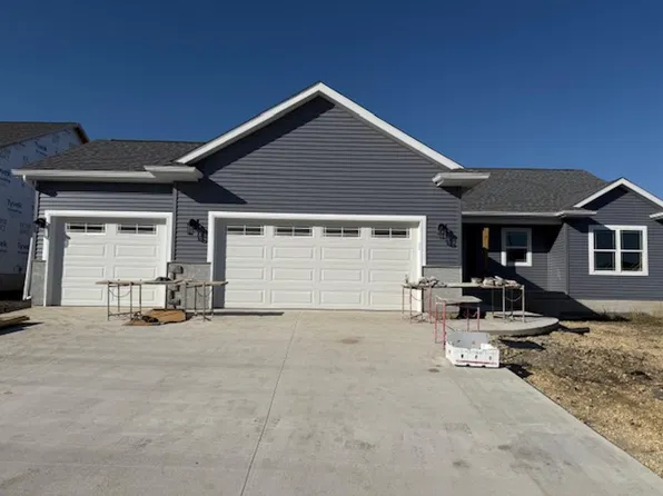 2729 Amber Valley Rd, Cedar Falls, IA 50613