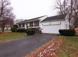 242 Heritage Cir, Rochester, NY 14615