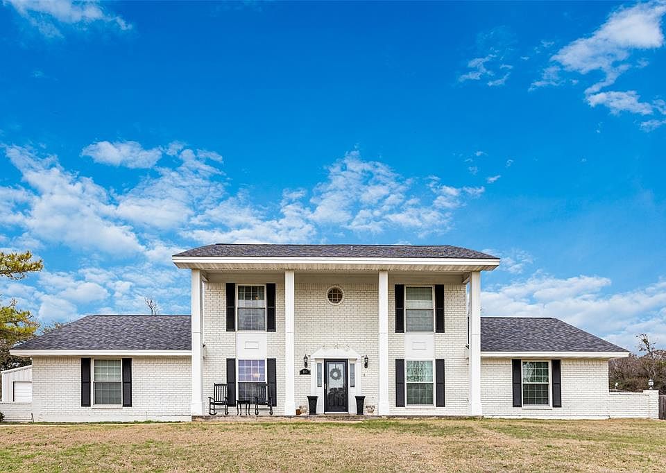 1st image of 101 Vista Dr