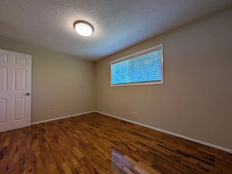 2425 Leyton Ln — Photo 18