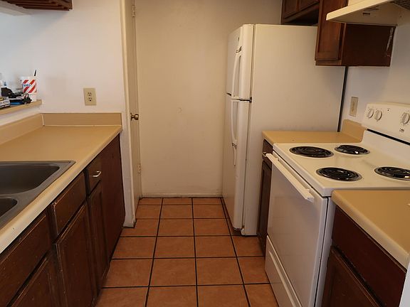 3rd image of 2222 Capitan Dr APT D