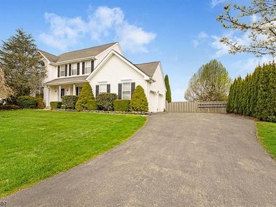 419 Daniel Dr, Stewartsville, NJ, 08886