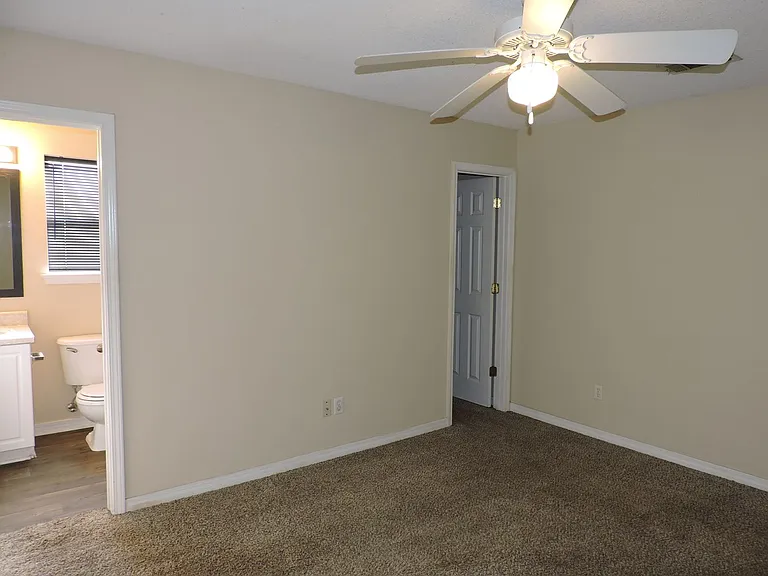 1005 Antigua Cir — Photo 7