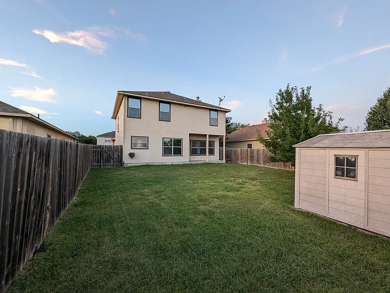 18105 Maxa Dr — Photo 7