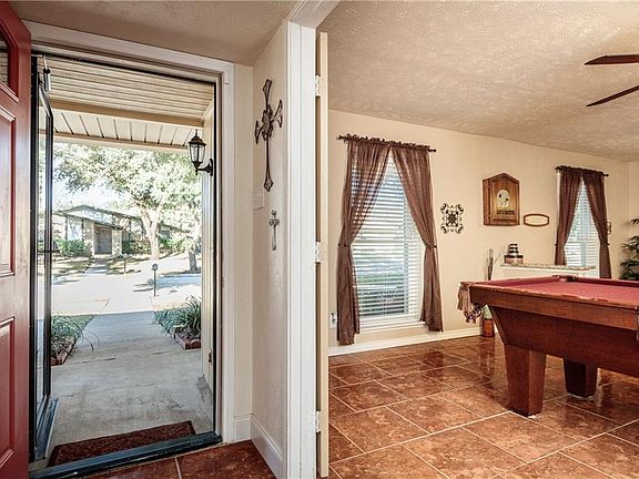 3rd image of 705 Pinehill Ln