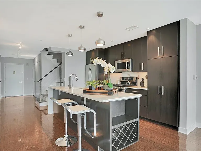 100 Thompson Ln #4D — Photo 9