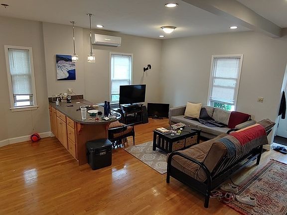 5th image of 33 Eastburn St #1