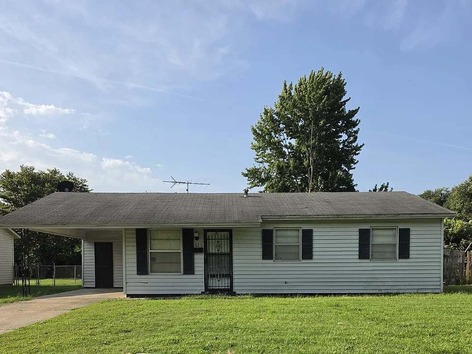 825 Mayfair Ln