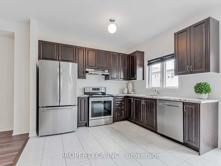 1277 Peelar Cres — Photo 11