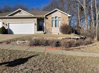 1103 SW Red Oaks Ct, Topeka, KS 66615