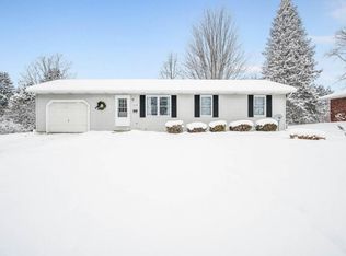 318 W Prairie Ronde St, Dowagiac, MI 49047