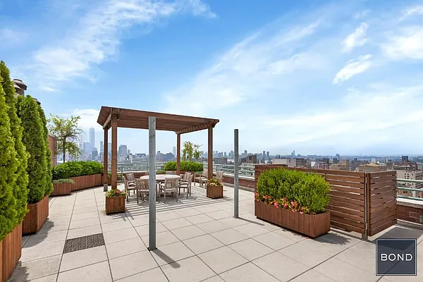 Sold by Bond New York | media 5