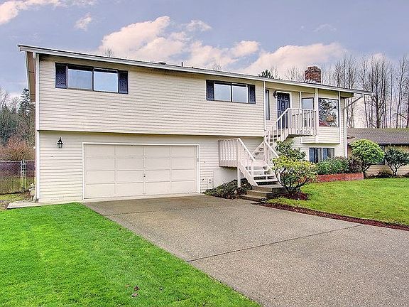 2nd image of 1620 Riverview Dr NE