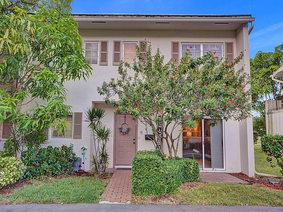 3rd image of 3135 N Palm Aire Drive #3135