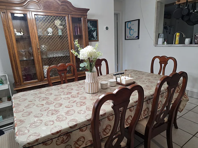 1545 Maxwell Ln — Photo 29