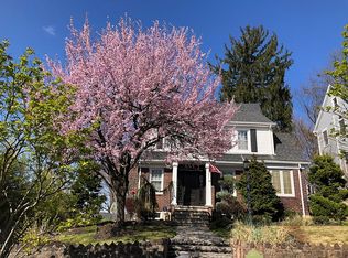 105 Overlook Ave, Leonia, NJ 07605