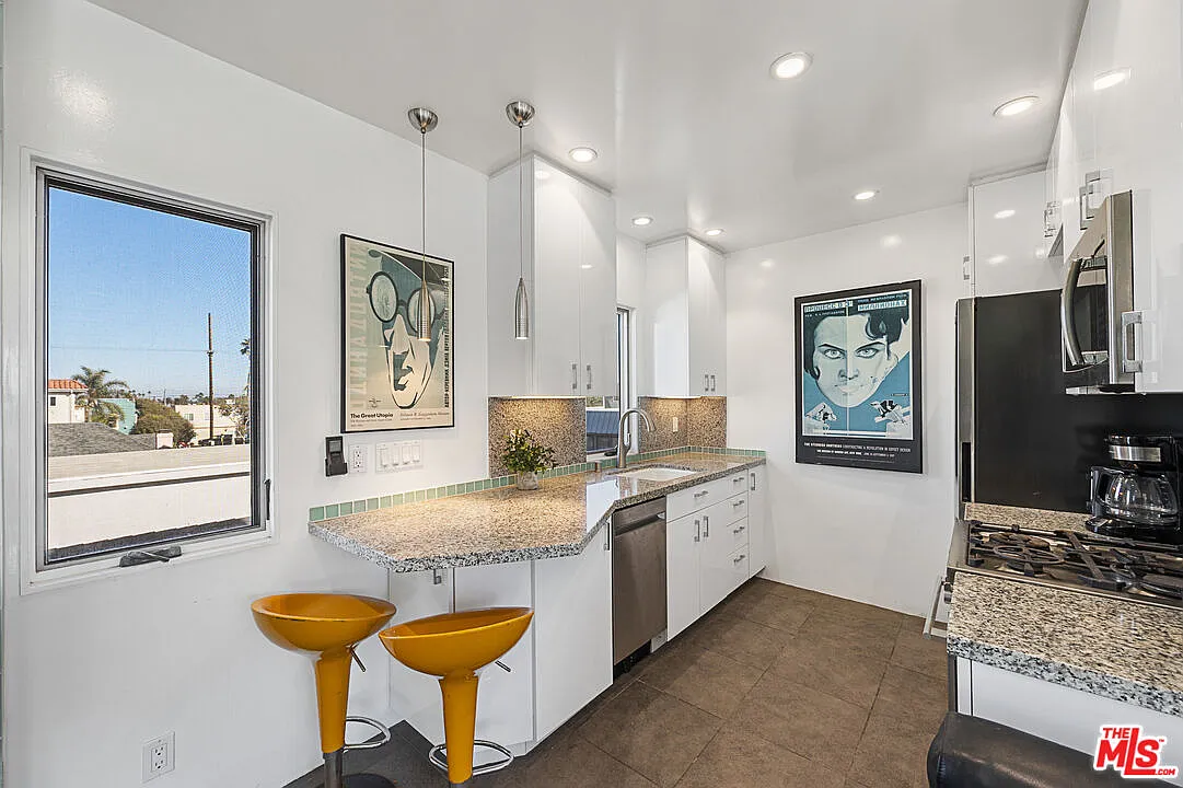 2 bed, $4,995 — Photo 4