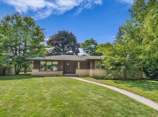 8630 W Peck Ct, Milwaukee, WI 53225