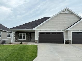 6704 Bellflower Pointe Dr, Deforest, WI 53532