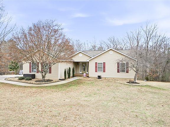 2nd image of 207 Dodgins Ln