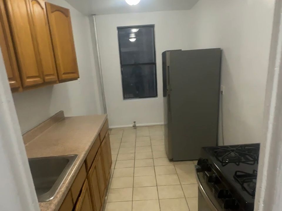 1st image of 1995 Davidson Ave APT 3