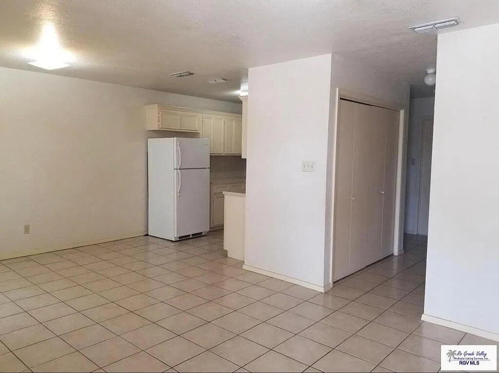 2 bed, 1.0 bath, 850 sqft, $900 — Photo 4