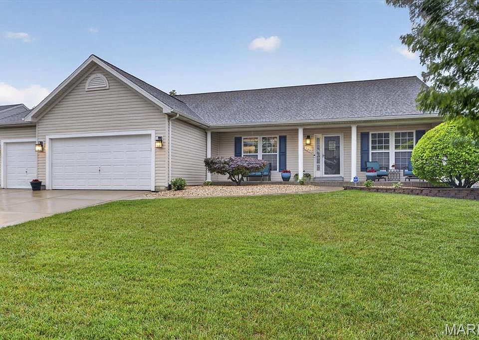 1st image of 709 Brook Manor Ct