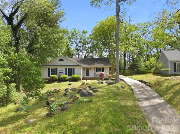 2516 Turnberry Ln, Charlotte, NC 28210