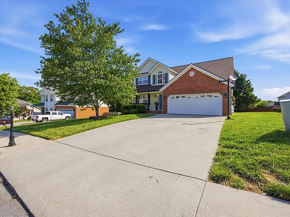 2nd image of 112 Peachtree Cir