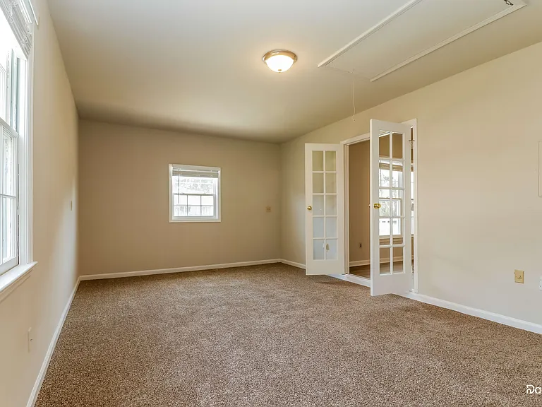1311 Hampton Dr — Photo 14