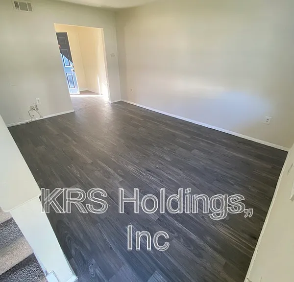 1801 Chicago Ave — Photo 12