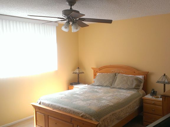 5th image of 5429 Newcastle Avenue #107