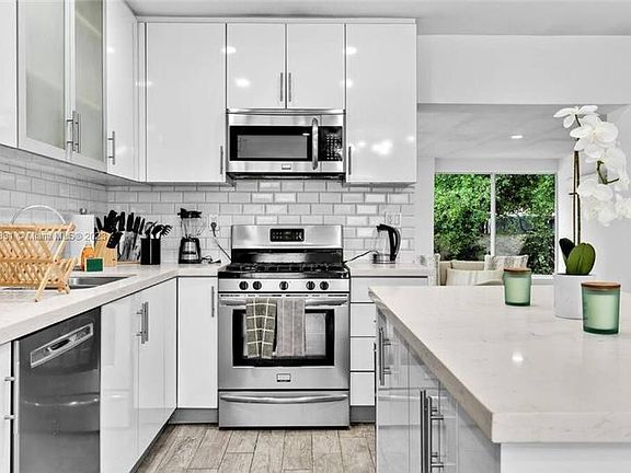 4th image of 255 NW 44th St Unit 255