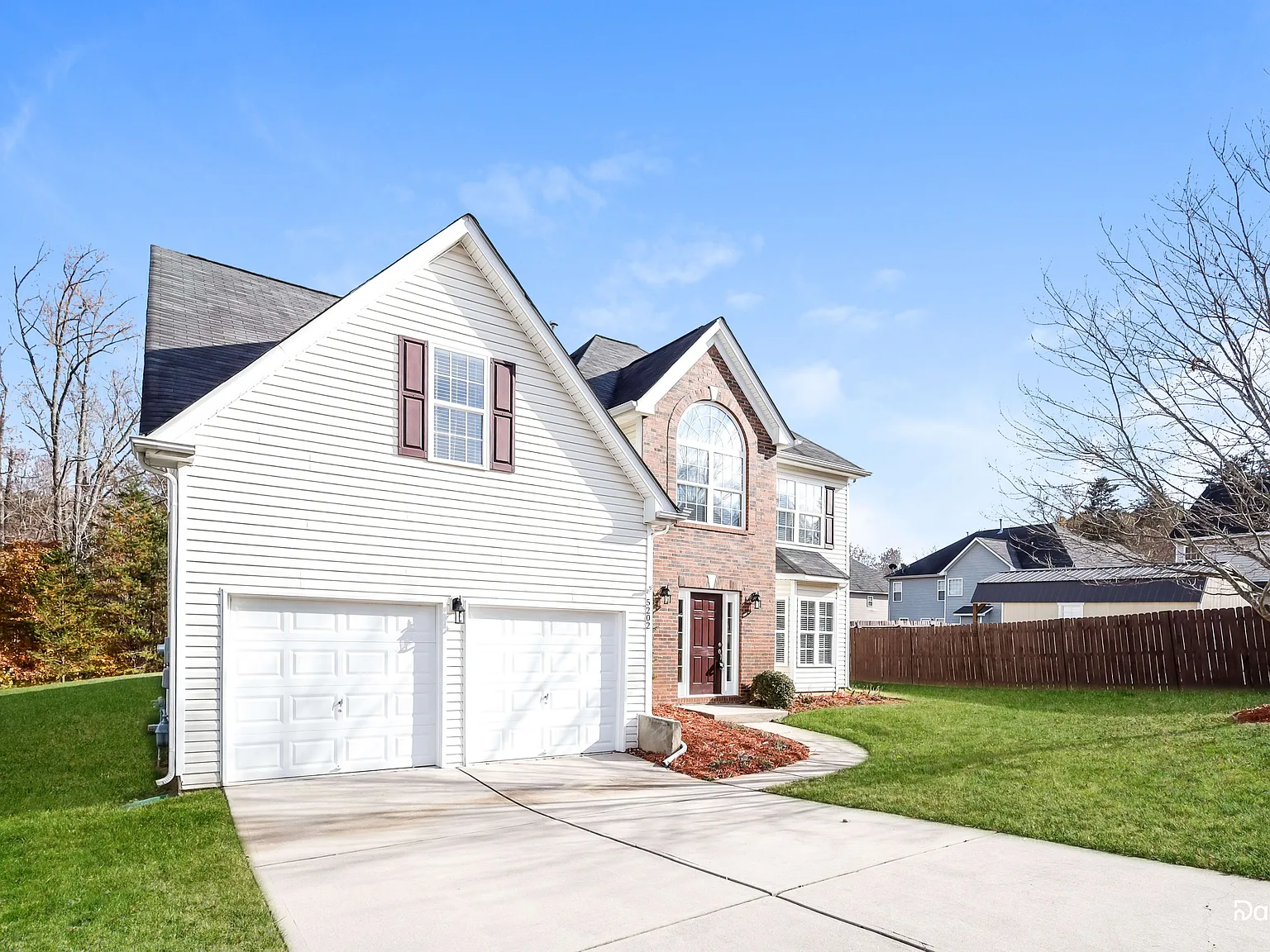 4 bed, 2.5 bath, 2828 sqft, $2,405 — Photo 2
