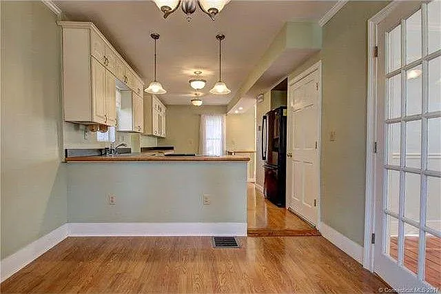 290 W Main St — Photo 24