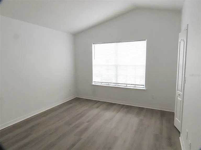 427 Wilton Cir — Photo 8
